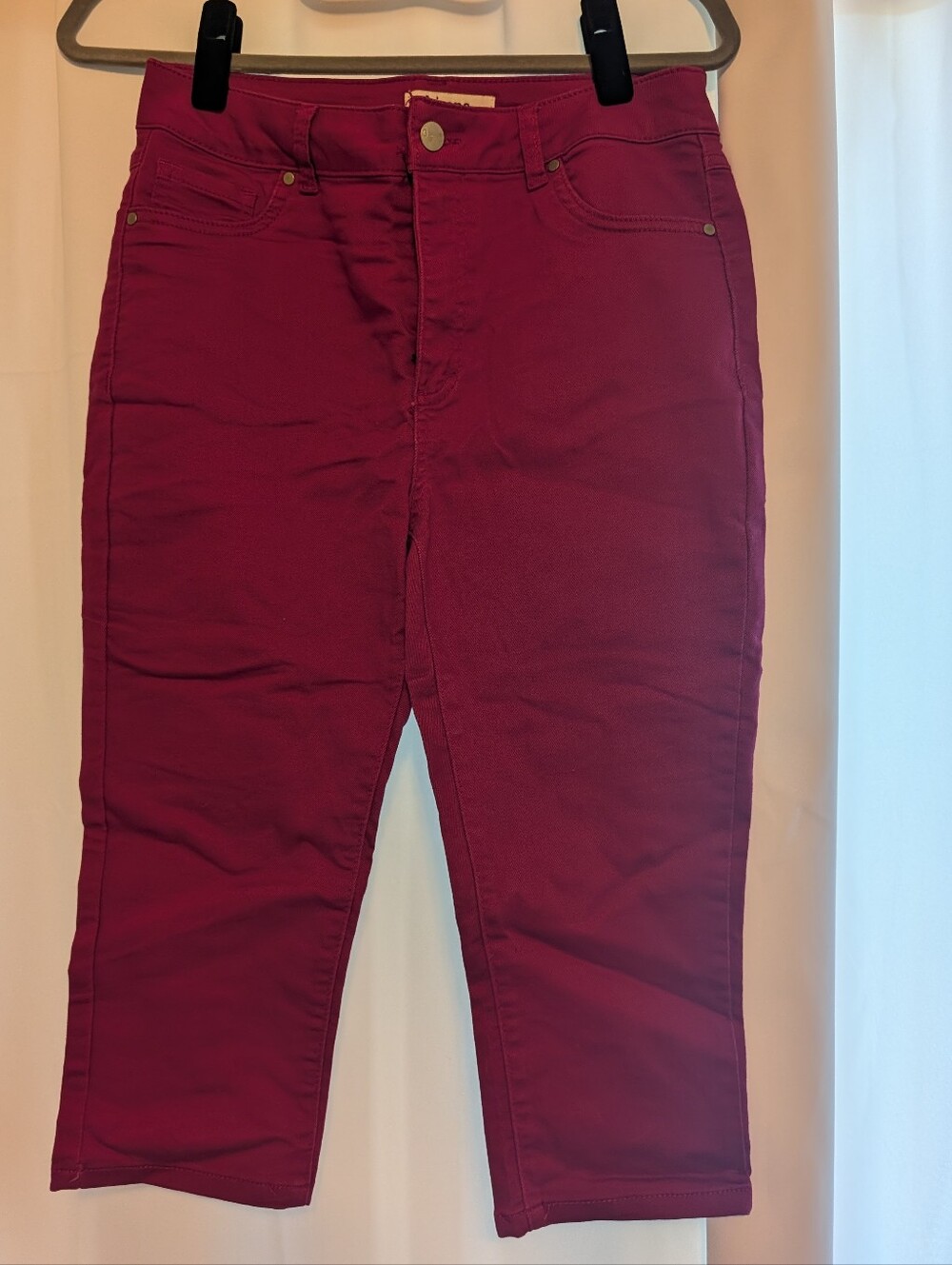d. jeans Women’s Fuschia Stretch Skinny Capri Jeans